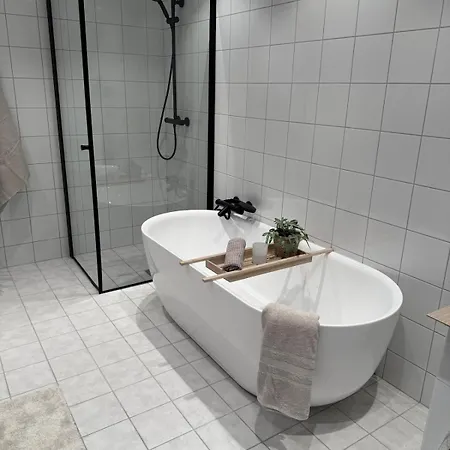 Bright And Modern Centrally Located In Lade 아파트